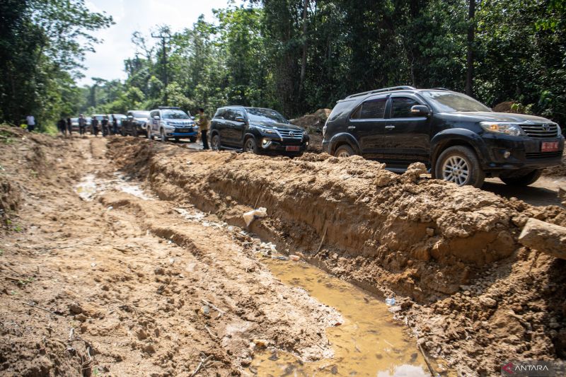 Jalan di Kecamatan Cengal OKI Rusak Parah