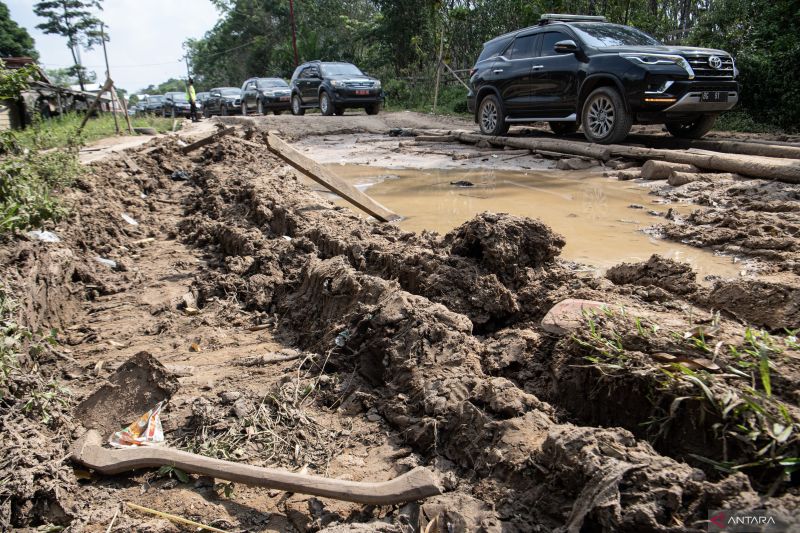 Jalan di Kecamatan Cengal OKI Rusak Parah