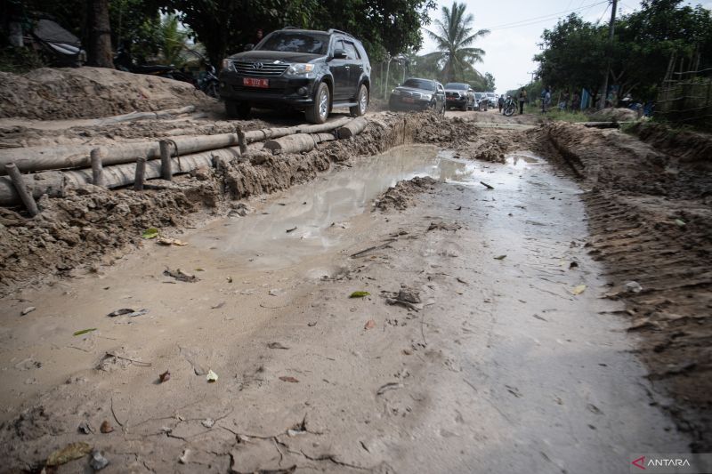 Jalan di Kecamatan Cengal OKI Rusak Parah