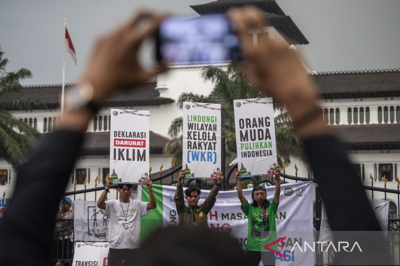 Aksi Hari Lingkungan Hidup Sedunia - ANTARA News Jawa Barat