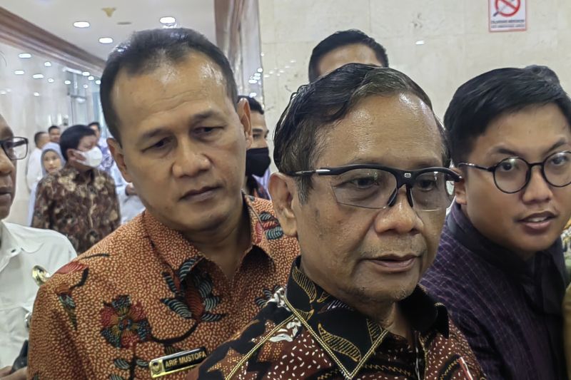 Mahfud minta Denny jaga Anies maju Pilpres 2024 agar Pemerintah tak dituduh