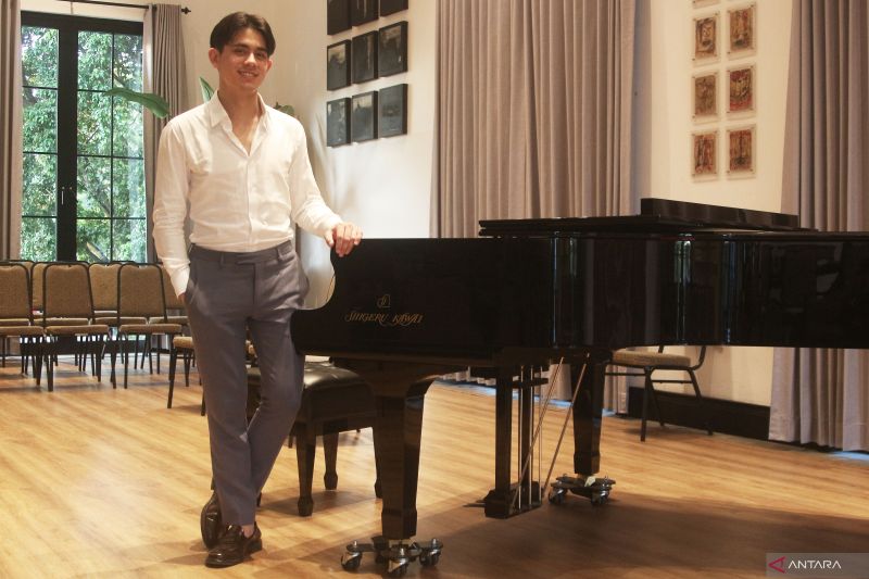 Pianis keturunan Indonesia George Harliono tak sabar konser debut