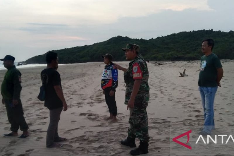 Seorang wisatawan belum ditemukan setelah tenggelam di pantai Sukabumi