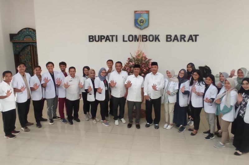 Belasan dokter muda dari berbagai universitas mengabdi di Lombok Barat