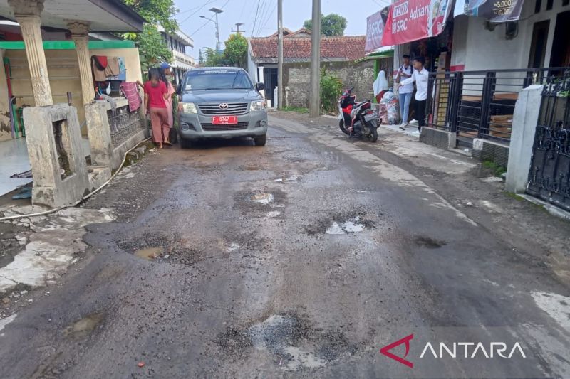 Kabupaten Bogor menganggarkan Rp5,39 miliar membangun jalan Ciampea-Tenjolaya