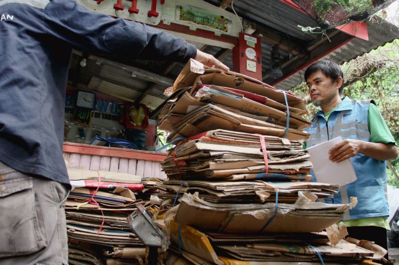 Pemkot Bandung targetkan program sampah jadi emas difasilitasi OJK