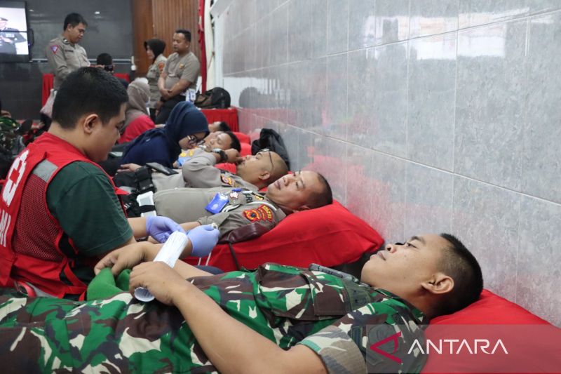 Polres Sukabumi Kota donorkan 148 labu darah ke PMI