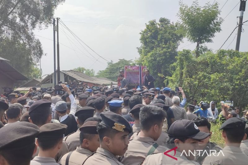 Polisi mengamankan unjuk rasa dua kubu di Ponpes Al-Zaytun Indramayu