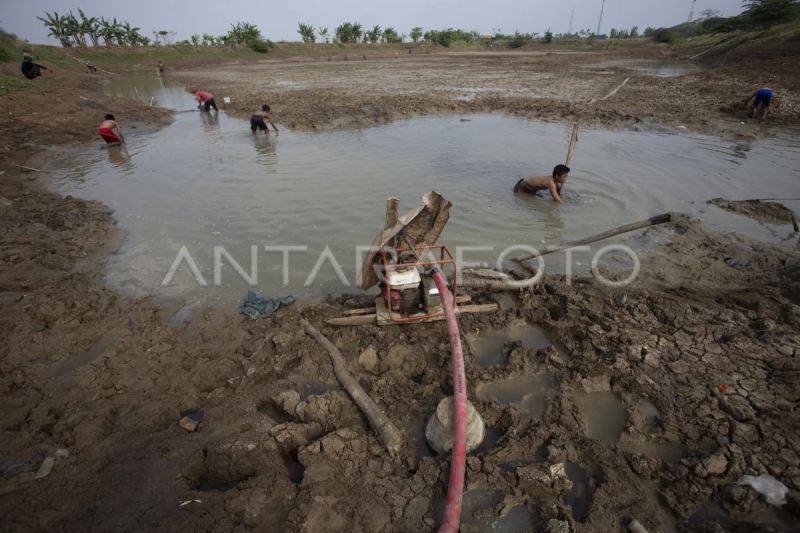 Embung irigasi mengering