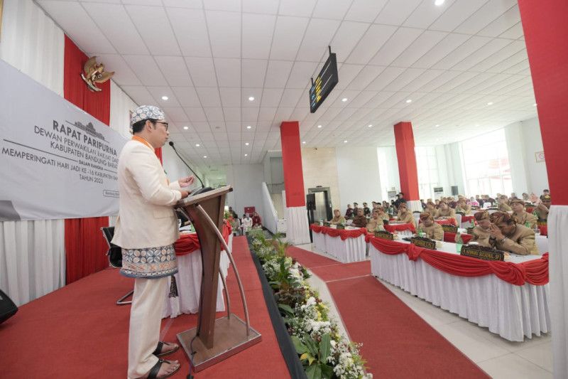 Gubernur Jabar minta Bandung Barat seimbangkan ekonomi industri-pariwisata