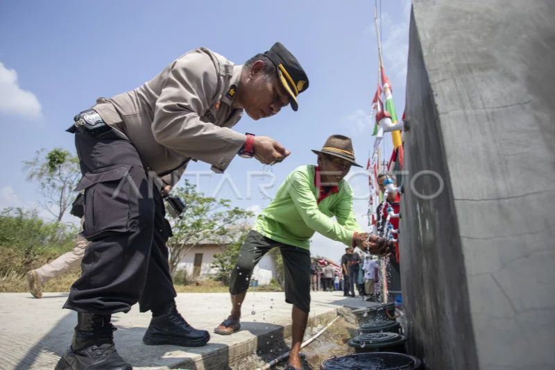 Polres Indramayu bangun tandon air bersih bagi warga