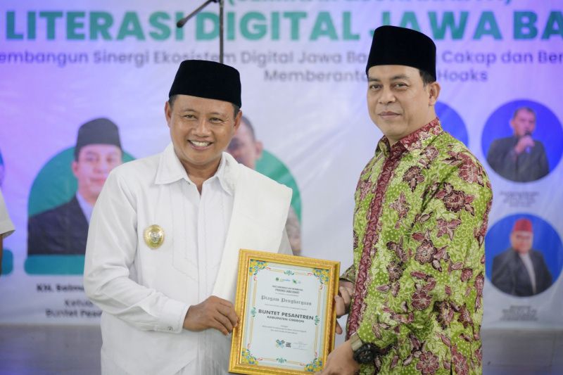 Wagub Jawa Barat minta santri manfaatkan digitalisasi untuk kebaikan