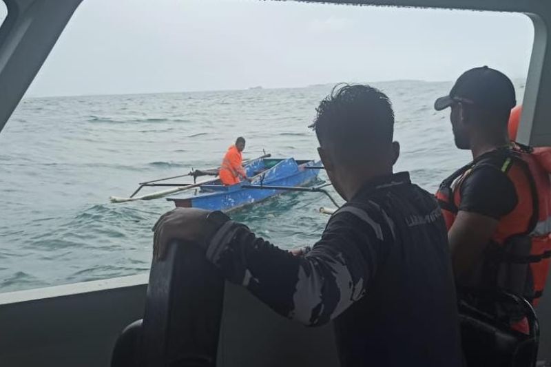 Tim Sar Gabungan Selamatkan Seorang Nelayan Di Perairan Morotai