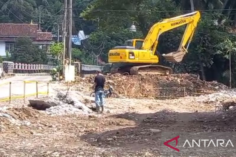 Kementerian PUPR lakukan pelebaran jembatan perbatasan Sukabumi Jabar dan Lebak Banten