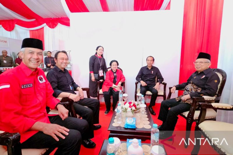 Presiden Jokowi, Wapres Maruf Amin hadir bersama tokoh lain di Puncak BBK  2023