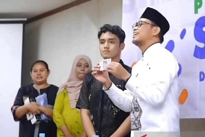 Pemkot Depok bagikan sertifikat halal dan NIB gratis