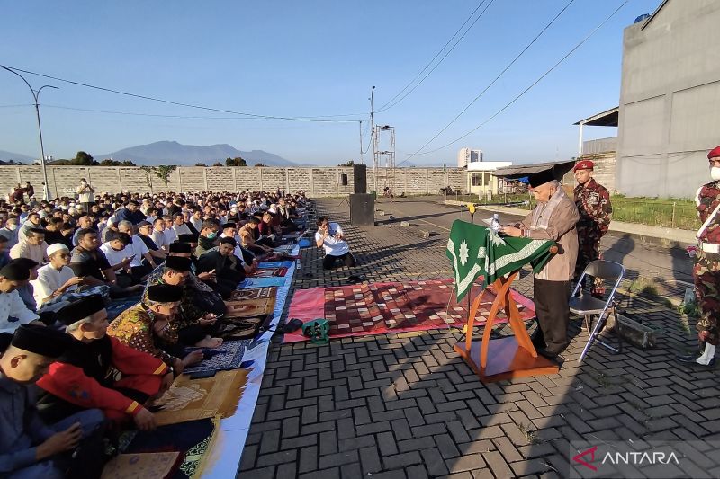 Amien Rais jadi khatib shalat Idul Adha di area Transmart Bojongsoang