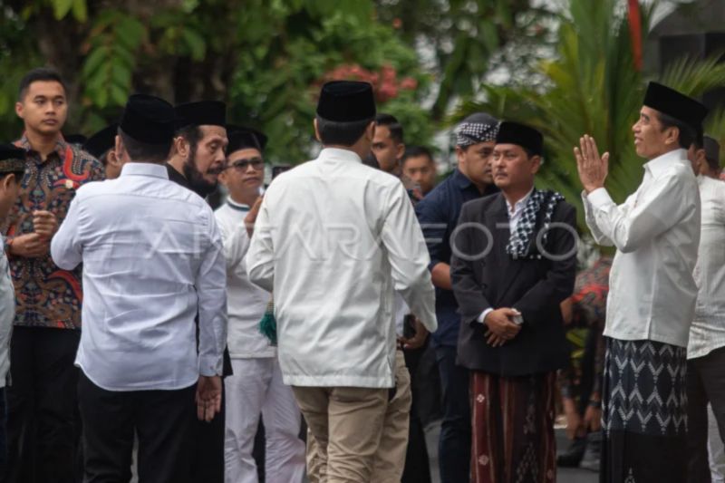 Warga antusias Shalat Idul Adha bersama Presiden Jokowi di Gedung Agung Yogyakarta