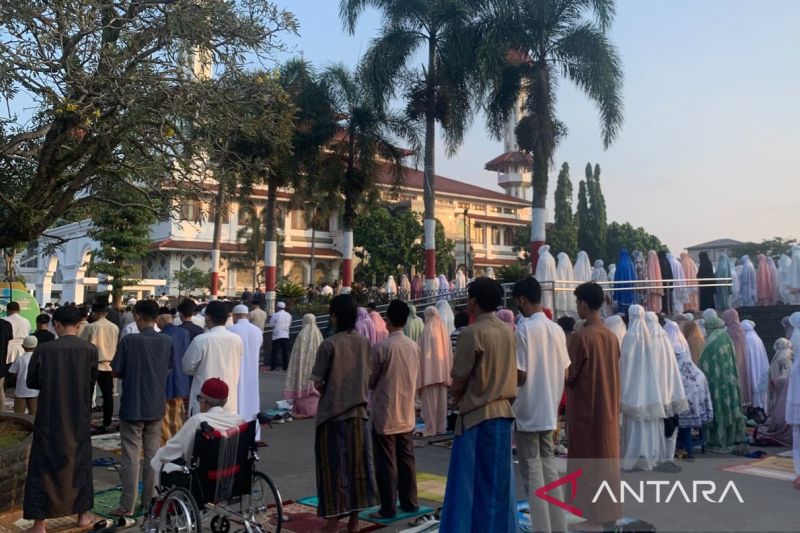 Penyintas gempa Cianjur laksanakan sholat Idul Adha di masjid baru
