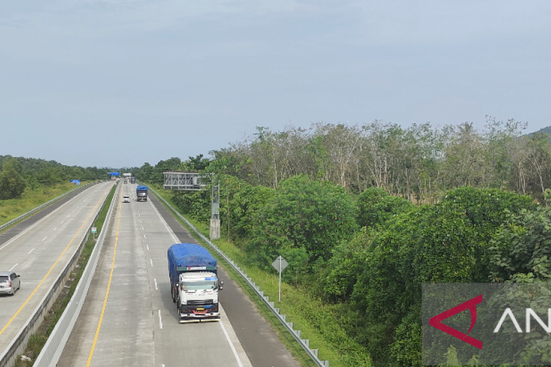 Arus balik kendaraan pemudik ramai melintasi tol Lampung
