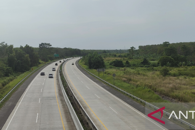 Arus balik kendaraan pemudik ramai melintasi tol Lampung