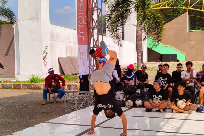 Jawa Barat rebut 4 medali dari sepak bola freestyle Fornas VII