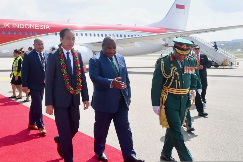 Presiden Jokowi tiba di Port Moresby disambut PM Papua Nugini