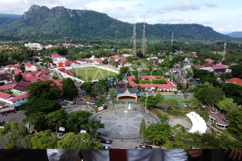 Penataan lapangan cindua mato Tanah Datar