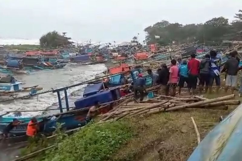 Satusan Polairud Tasikmalaya ingatkan nelayan tidak melaut saat cuaca buruk