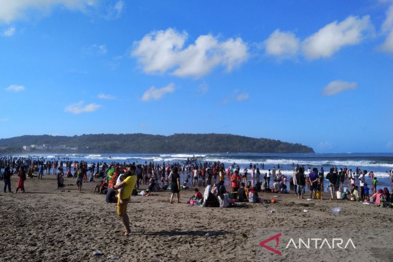 Satuan Polairud Pangandaran ingatkan wisatawan patuhi rambu di pantai