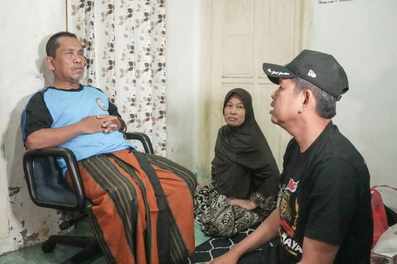 Dedi Mulyadi semangati guru korban penyiraman air keras