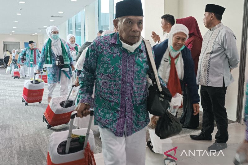 Kloter pertama jamaah haji Debarkasi Kertajati tiba di Indonesia