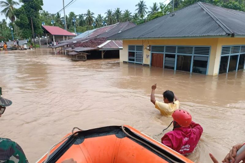 BNPB: Tiga Wilayah Di Sumatera Barat Dilanda Banjir Dan Longsor ...