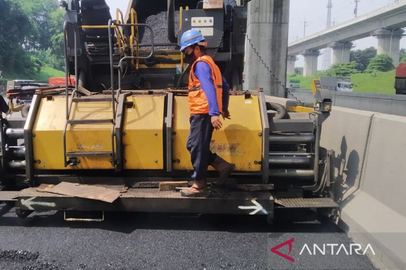 8 titikdi ruas Jalan Tol Jakarta-Cikampek diperbaiki