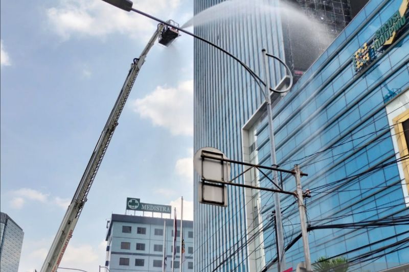 Gedung K-Link kebakaran, dua orang alami luka bakar