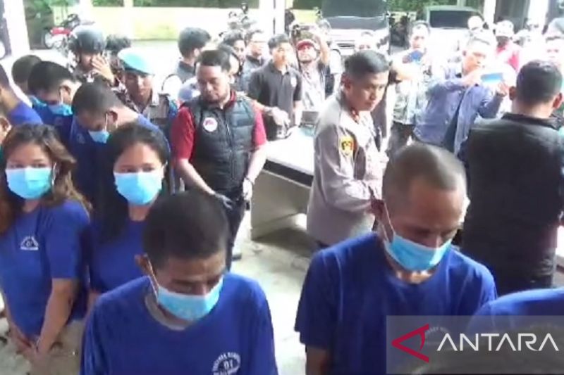Polres Sukabumi ciduk 14 pengedar narkoba termasuk 2 perempuan