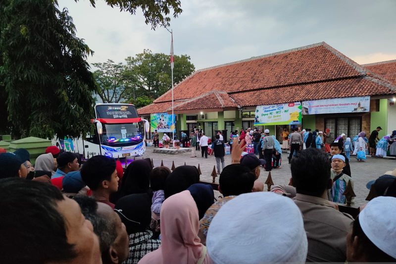 1.225 haji Kabupaten Bandung telah kembali dari Tanah Suci