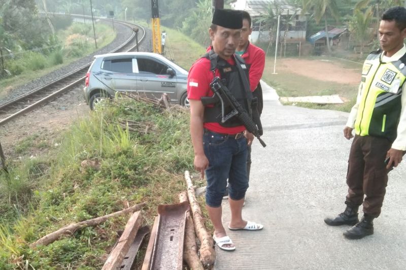 Polres Garut tangkap pencuri besi penyangga rel kereta api