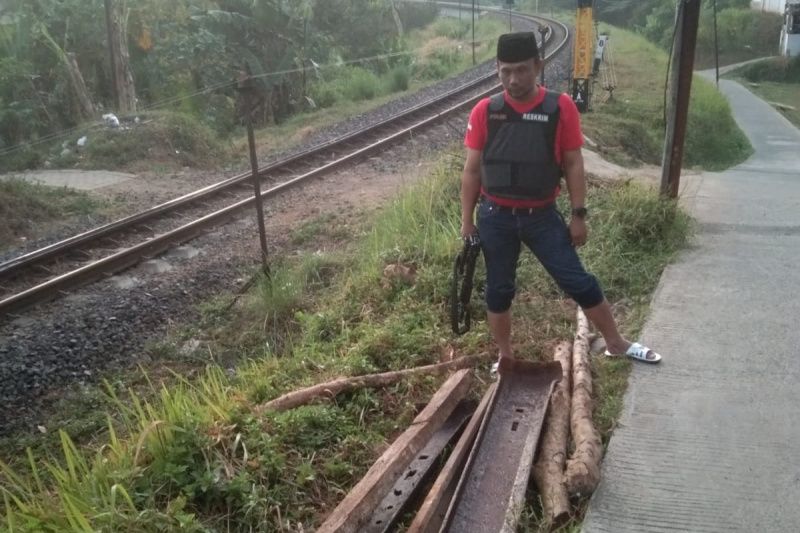KAI: Pencurian rel sudah ditangani dan tak ganggu perjalanan kereta di Garut