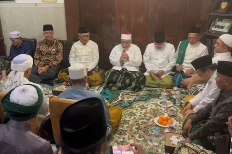 Ganjar Pranowo bersilaturahmi dengan puluhan ulama di Rembang