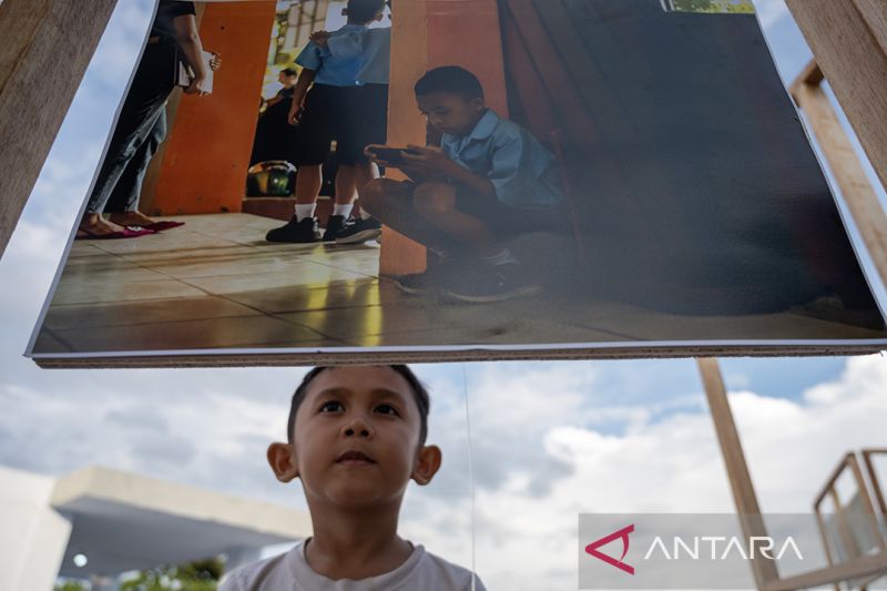 Pameran foto About Children di Palu