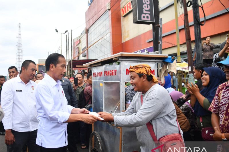 Presiden Jokowi tinjau pasar hingga posyandu di hari ketiga di Bengkulu