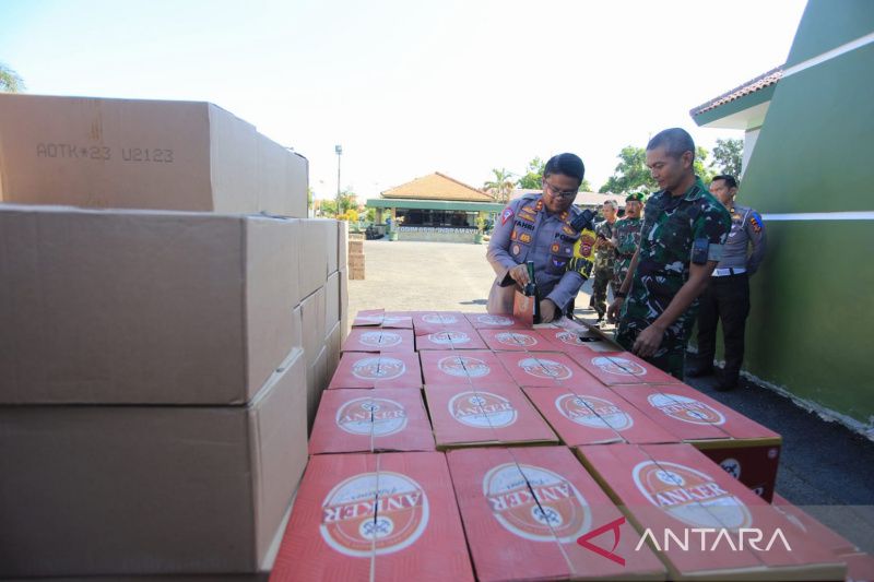 Gudang berisi 52 ribu miras ilegal di Indramayu dibongkar TNI-Polri