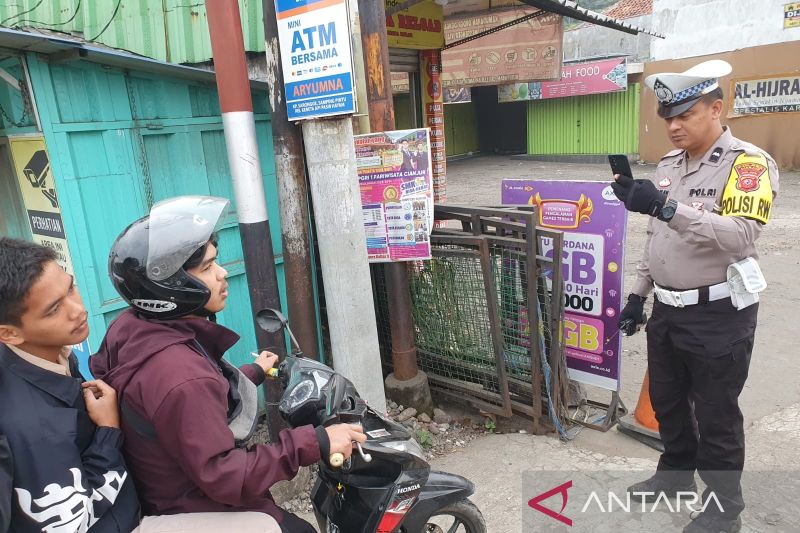 Operasi Pekat Lodaya 2023 di Cianjur, didominasi pelanggaran pemotor tak kenakan helm