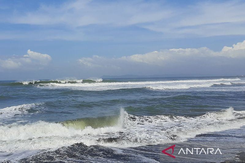 Gelombang laut selatan Jabar hingga DIY capai setinggi 6 meter