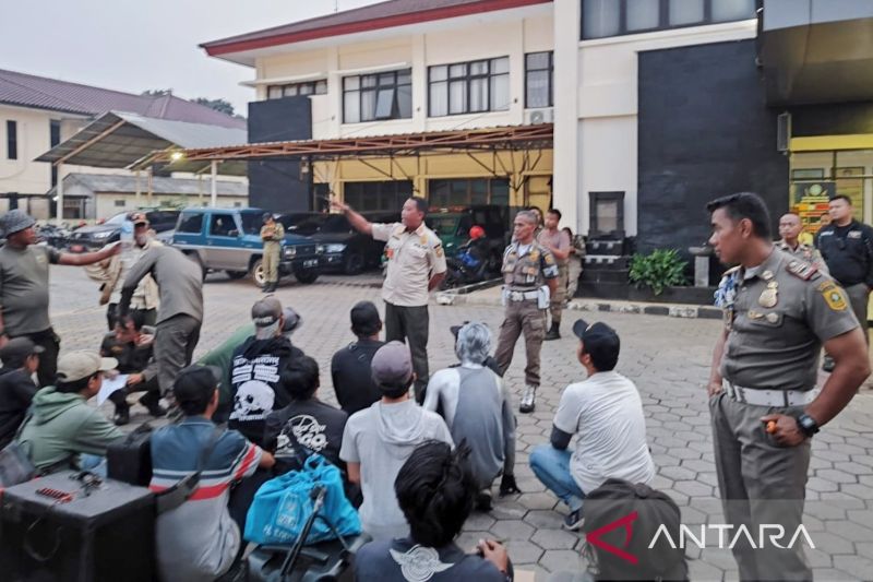 Pengamen, anak punk dan badut jalanan di Cibinong Bogor diamankan Satpol PP