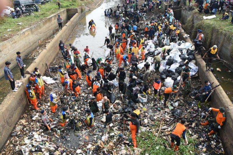 Bupati Bandung berharap gerakan Pandawara Group edukasi masyarakat soal sampah