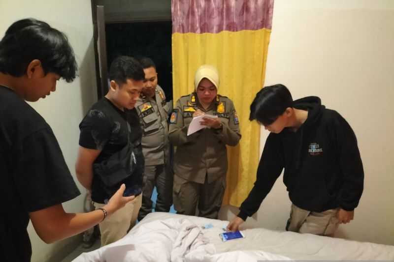 Polres dan Satpol PP razia 18 pasangan bukan suami istri di Bogor