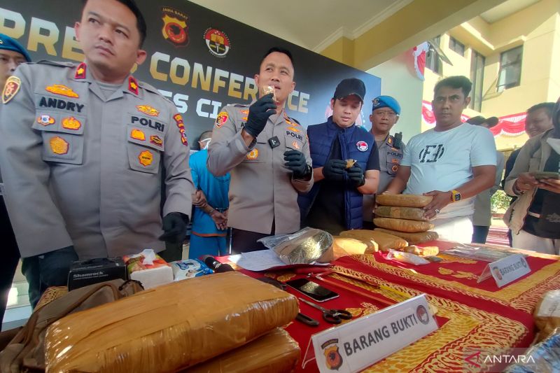 Polres Cianjur tangkap pengedar dengan barang bukti 9 kg ganja