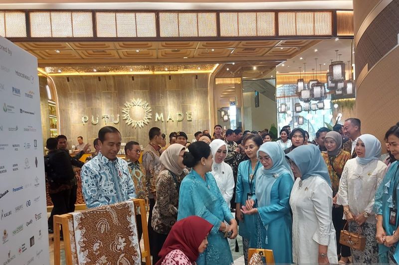Presiden Jokowi minta perajin lakukan inovasi batik untuk perkuat ekspor